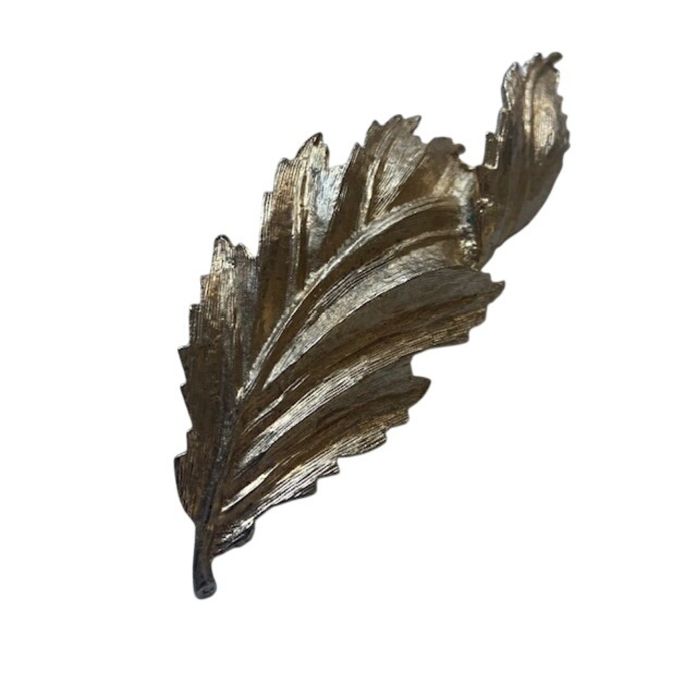 Gold Tone Leaf Brooch Botanical Nature Vintage Style Minimalist Classy Lapel Pin